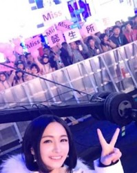  电竞少女崭露头角，精准预判助队翻盘  