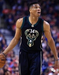  雄鹿字母哥强势发挥轻取篮网