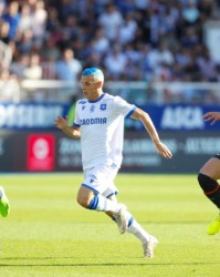  球迷文化薪火相传，助威声浪震撼绿茵场