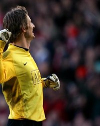  德比大战火花四溅，红黄牌频现火药味