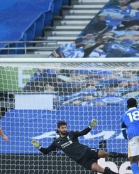  VAR技术持续引争议，判罚尺度成焦点