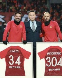  传奇球星退役仪式举行，球迷含泪送别偶像  