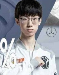  电竞天才少年首夺世界冠军宝座