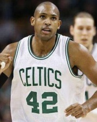  霍乐迪防守立功雄鹿险胜凯尔特人