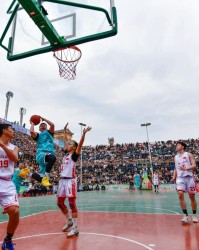  街头篮球争霸赛，民间高手上演扣篮盛宴
