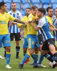  肯宁澳网捧杯开启新赛季征程