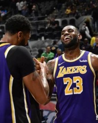  詹姆斯里程碑之夜，湖人擒获国王迎五连胜