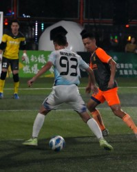  五人制足球风靡都市，民间赛事蓬勃兴起  