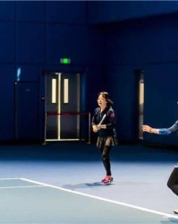  高校网球联赛激战正酣，学霸选手兼顾学业训练