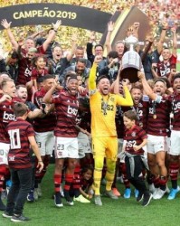  南美解放者杯八强战激烈胶着