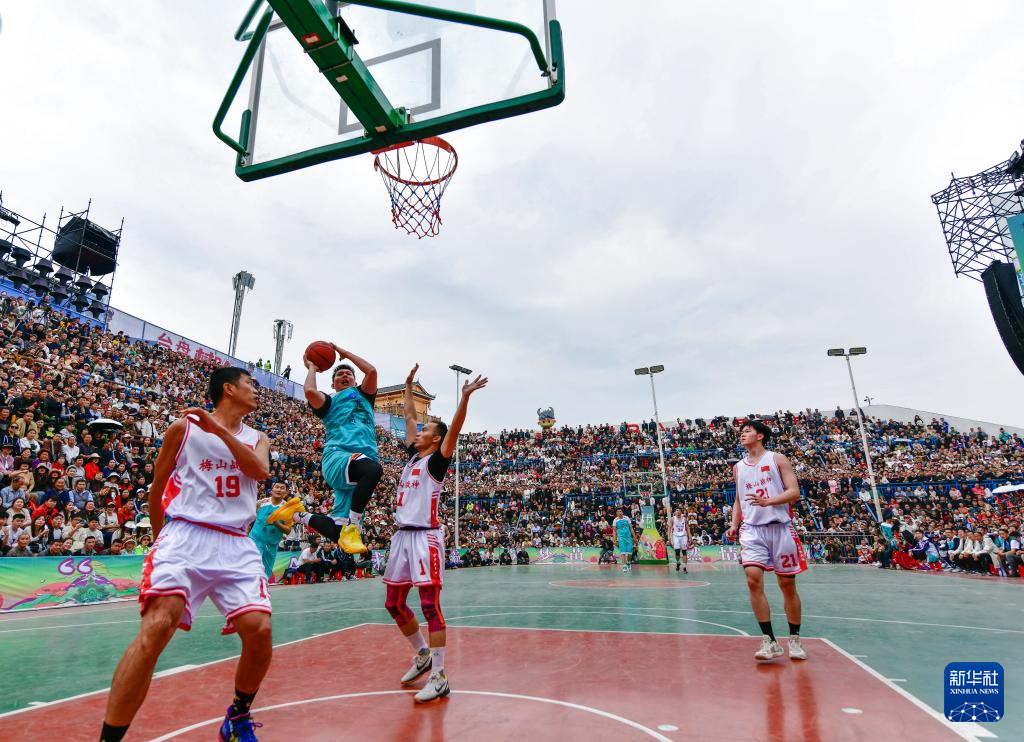  街头篮球争霸赛，民间高手上演扣篮盛宴