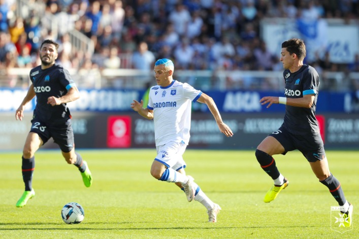  球迷文化薪火相传，助威声浪震撼绿茵场