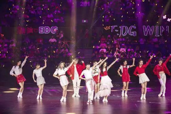  电竞巾帼英豪绽放赛场别样风采