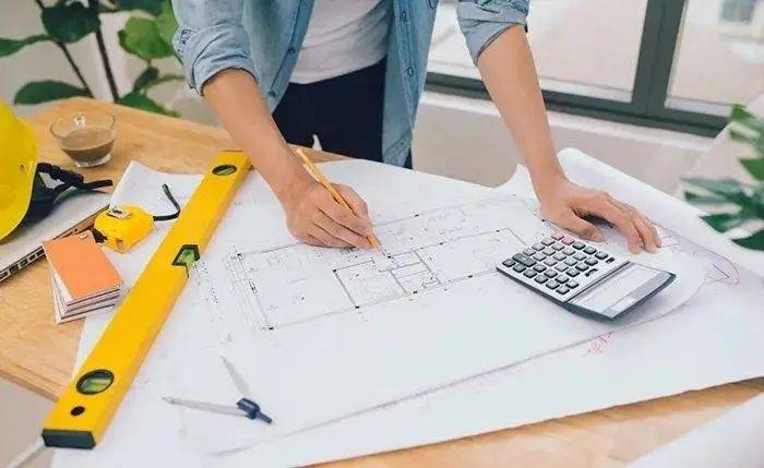  电竞周边产品热销 限量手办收藏价值持续走高