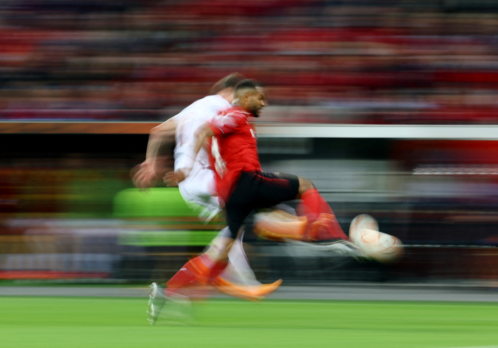  隆德罗草地滑步，女王杯半决赛惊艳全场观众