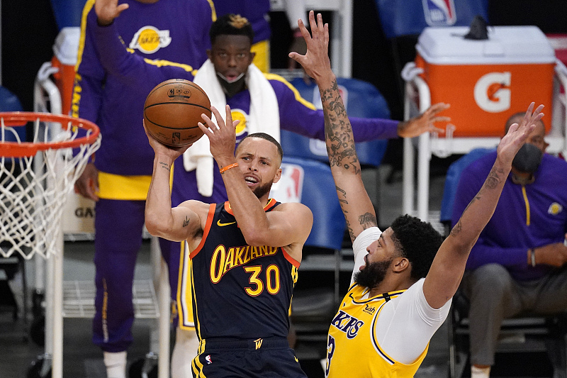  智能发球机器人亮相巡回赛，陪练效率提升三倍